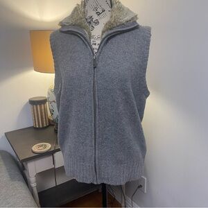 Eddie Bauer Gray Sleeveless Zipped Cardigan with Faux Fur Collar Alpaca and Wool